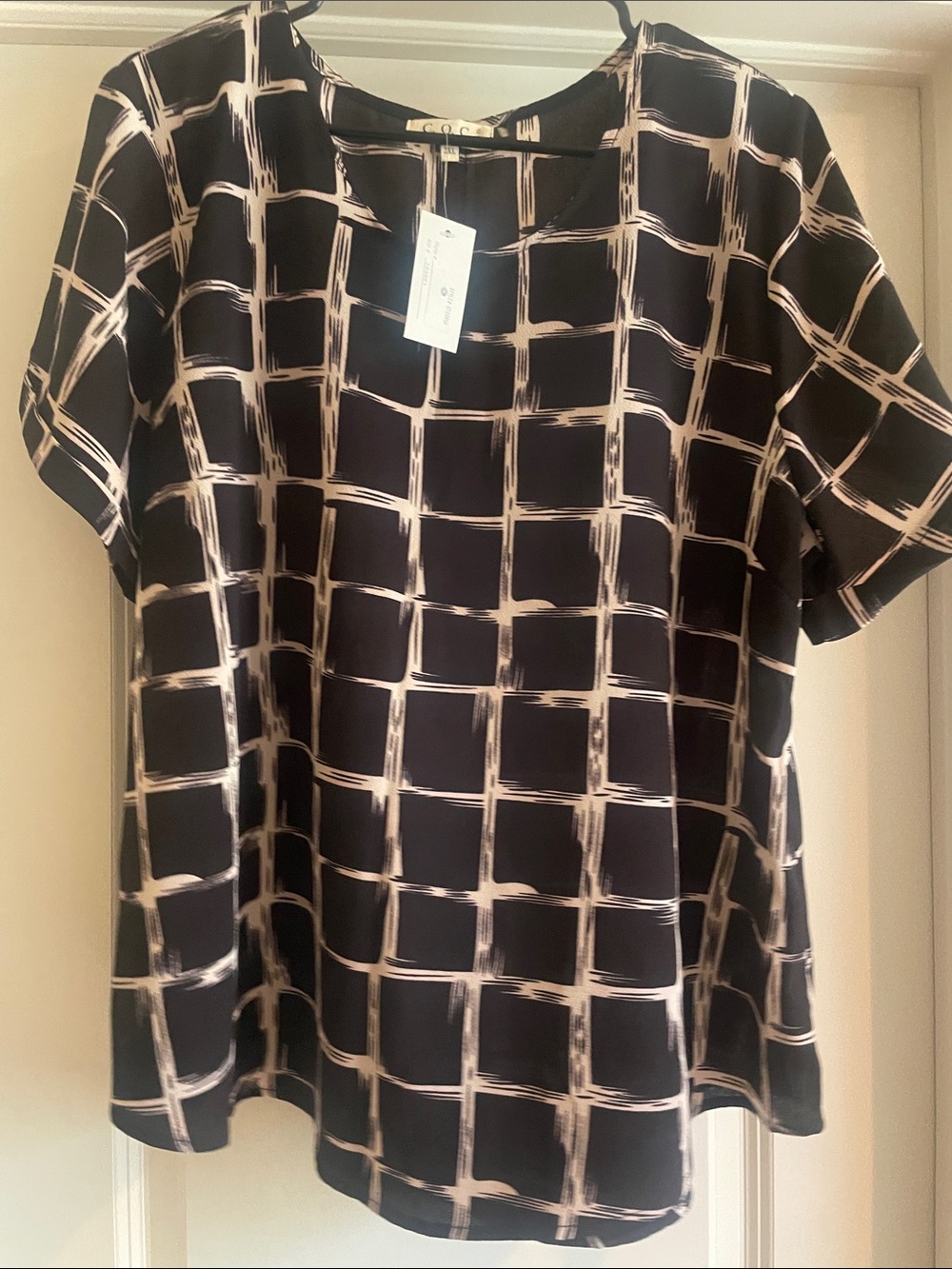 Women's Black & Cream Grid-Print Short Sleeve Blouse